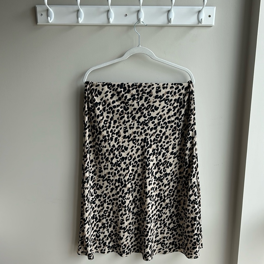 Leopard print midi skirt